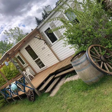 Camping Les Deux Pins Campsite